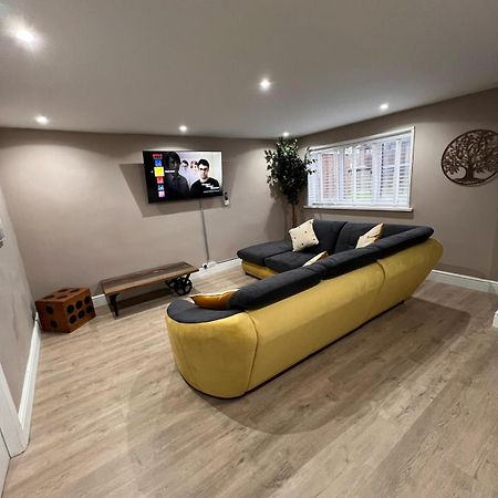 Premier Inn Comfort Mattresses - Sleeps 6 Мидлтон Экстерьер фото