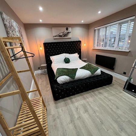 Premier Inn Comfort Mattresses - Sleeps 6 Мидлтон Экстерьер фото