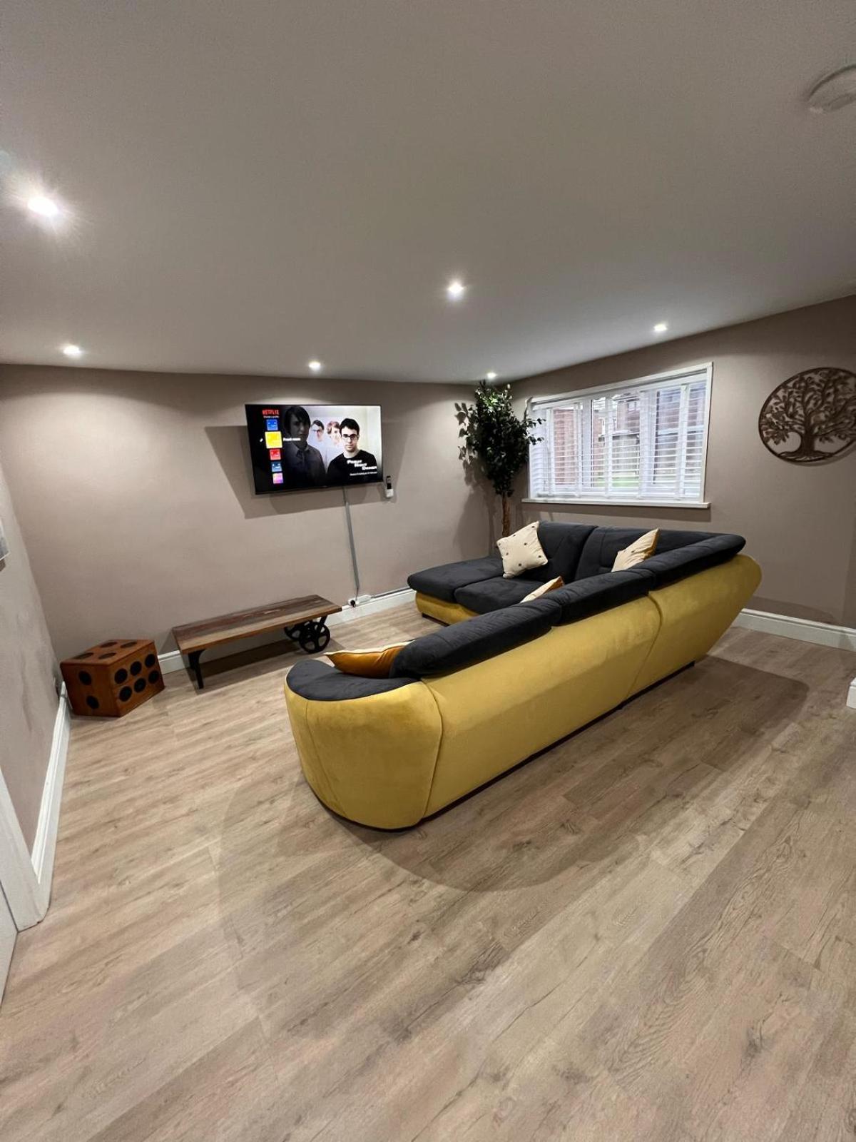 Premier Inn Comfort Mattresses - Sleeps 6 Мидлтон Экстерьер фото